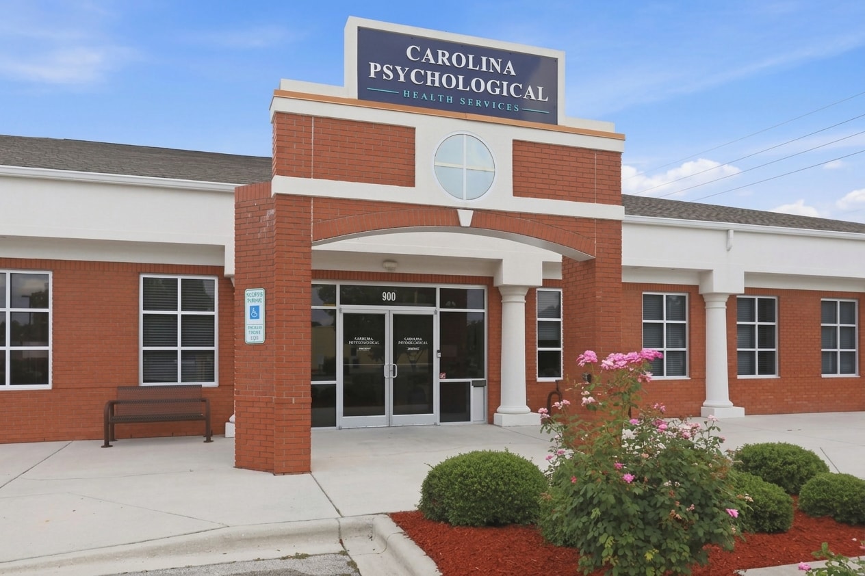 Front entrance of Carolina Psychological Health Services at 900 Dennis Rd, Jacksonville, NC